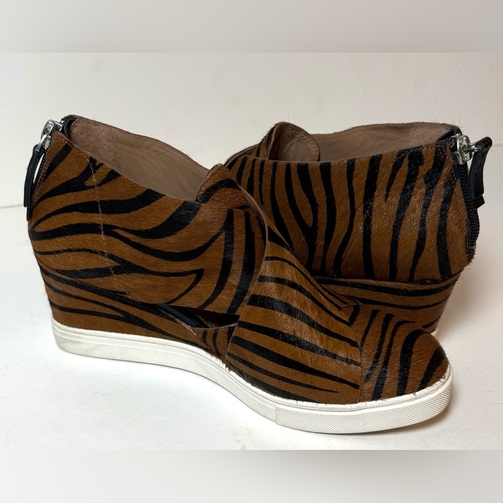 Linea Paolo Zebra Striped Calf Fur Cutout Wedge Crossover Top Zip Back Shoe 5.5 - Picture 5 of 8